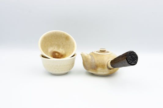Kyūsu teapot, set with bowl